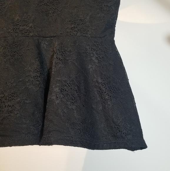 Top Peplum Blouse | All-black | Cap Sle… - Picture 13 of 15